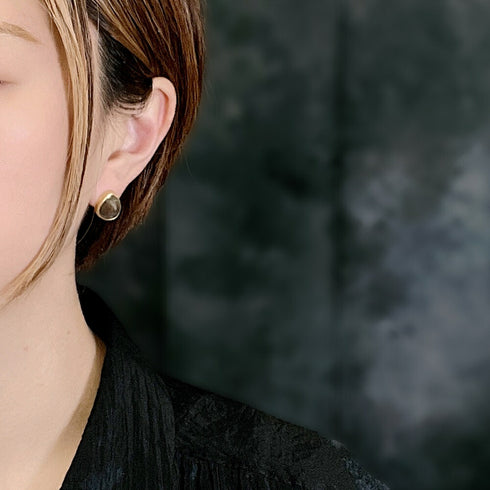 ピアス 天然石 ナチュラルサファイア スタッド アンリファインド ANTICO AER017