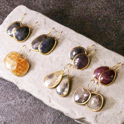 ピアス 天然石 ナチュラルサファイア フック アンリファインド ANTICO AER019