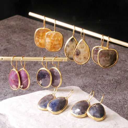 ピアス 天然石 ナチュラルサファイア フック アンリファインド ANTICO AER019