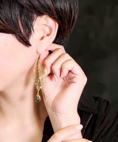 ピアス 天然石 ティアドロップ フック レース リーフ アンリファインド ANTICO AER100