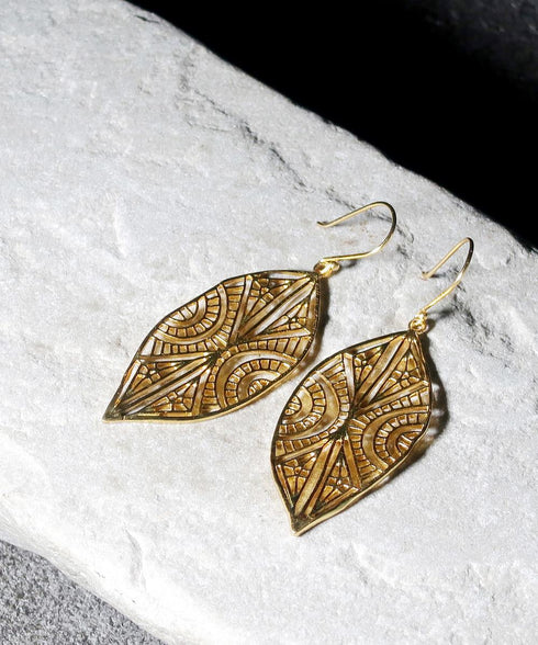 ピアス フック レース 透かし リーフ ANTICO AER113