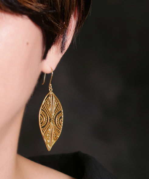 ピアス フック レース 透かし リーフ ANTICO AER113