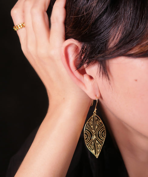 ピアス フック レース 透かし リーフ ANTICO AER113