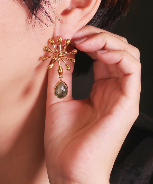 ピアス 天然石 ティアドロップ スタッド 花 アンリファインド ANTICO AER115