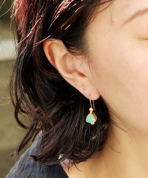 ピアス 天然石 トリリアント フック 三角 アンリファインド ANTICO AER141