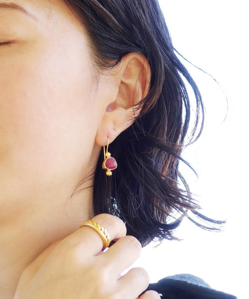 ピアス 天然石 トリリアント フック 三角 アンリファインド ANTICO AER141