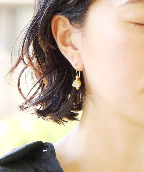 ピアス 天然石 トリリアント フック 三角 アンリファインド ANTICO AER141