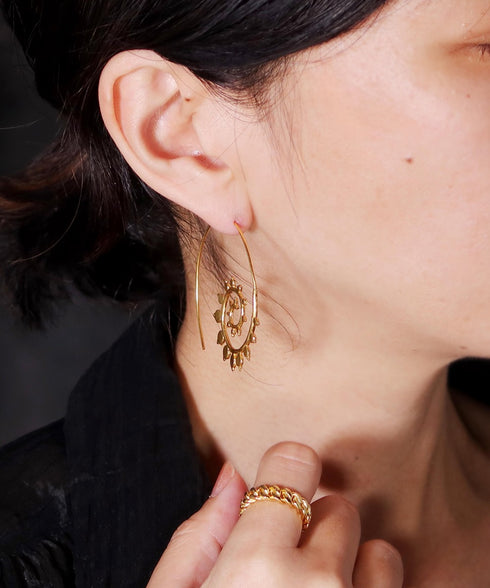 ピアス フック オリエンタル スパイラル ANTICO AER144