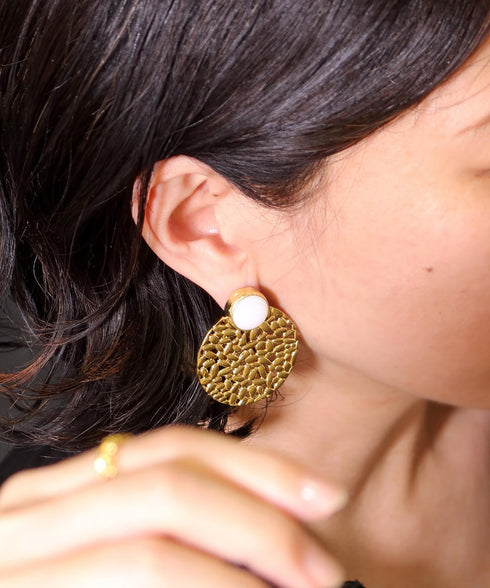 ピアス シェル ラウンド スタッド レース 透かし プレート ANTICO AER150