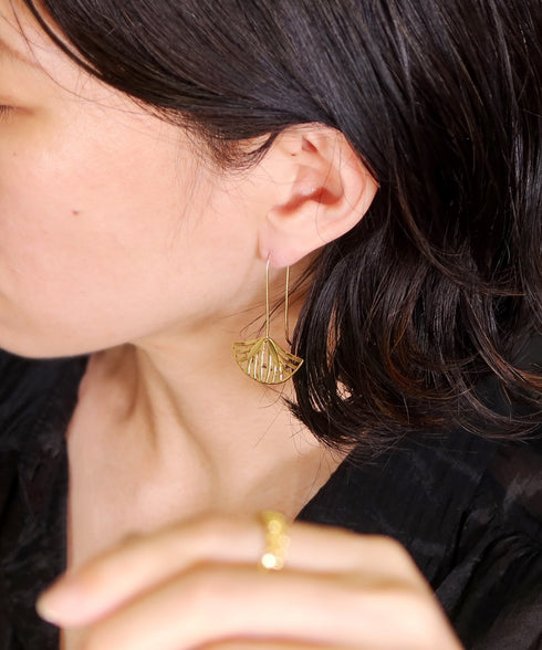 ピアス フック 透かし オリエンタル 花 ANTICO AER151