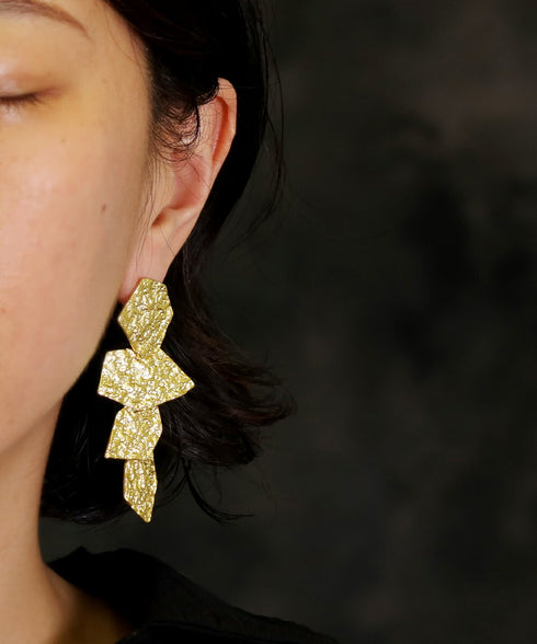 ピアス スタッド プレート オリエンタル ANTICO AER152