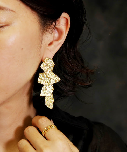 ピアス スタッド プレート オリエンタル ANTICO AER152