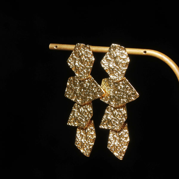 ナノッタ ピアス 変形プレート GD AER152-GD