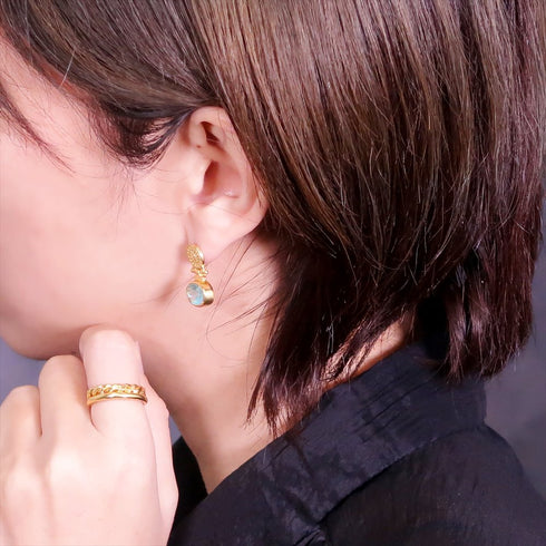 ピアス 天然石 オーバル スタッド うるうるクォーツ ANTICO ASE008