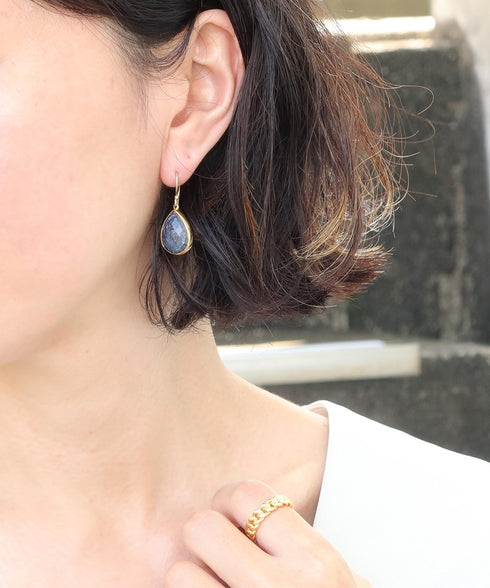 ピアス 天然石 ナチュラルサファイア ティアドロップ フック アンリファインド ANTICO ASE017