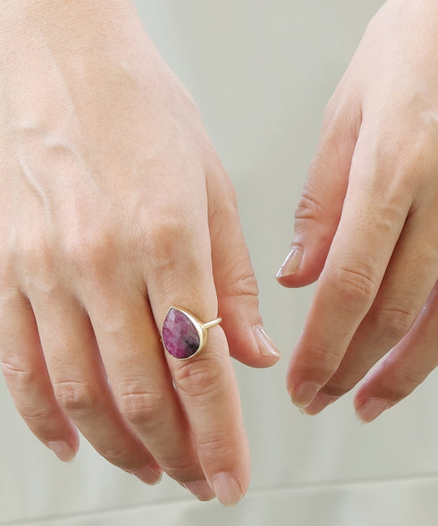 リング 指輪 天然石 ナチュラルサファイア ティアドロップ アンリファインド ANTICO ASR038