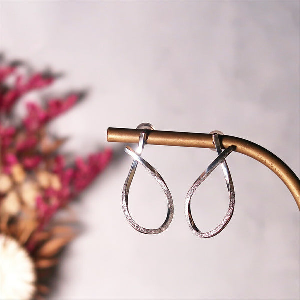 ナノッタ ピアス SV999 ポストK18 スパイラル クロス 大 BEA008-SV999