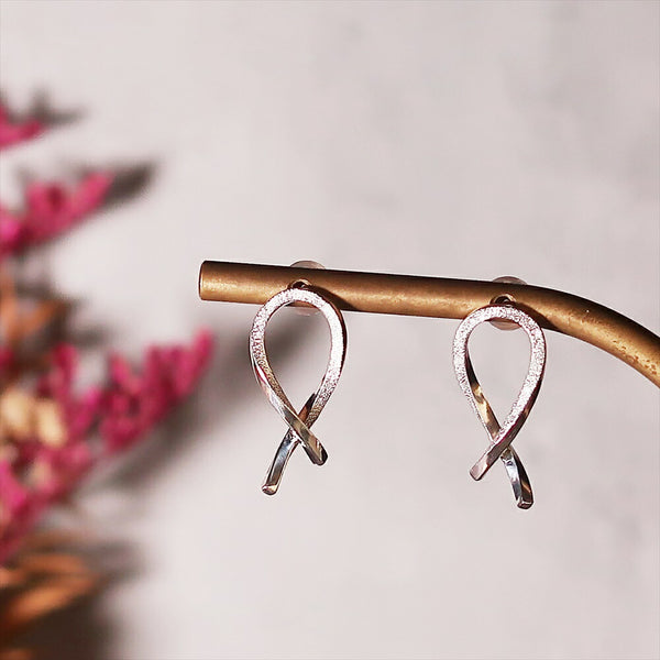 ナノッタ ピアス SV999 ポストK18 スパイラル クロス 小 BEA009-SV999